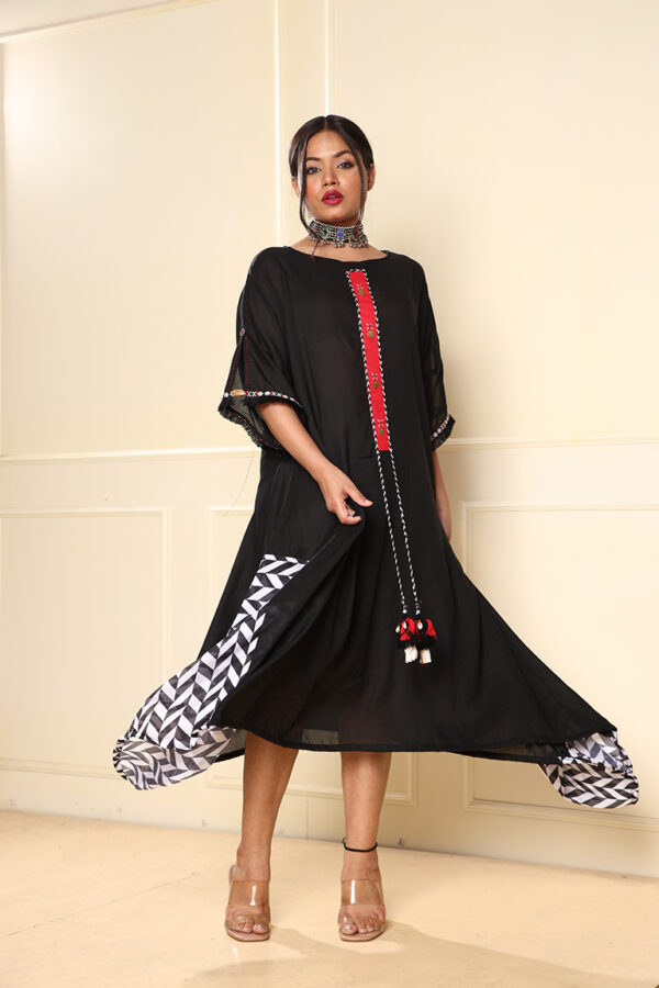 Black with centre tassel dress - Image 2